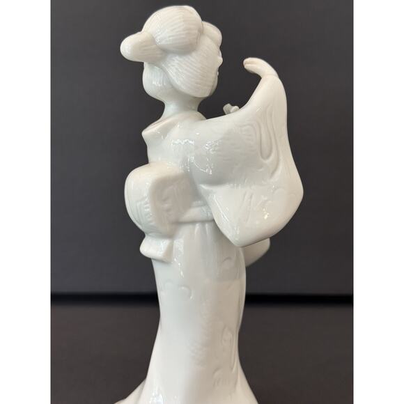 Vintage White Porcelain Geisha Figurine Woman w/ Fan Marked 1443 Crossed Swords - Picture 6 of 8